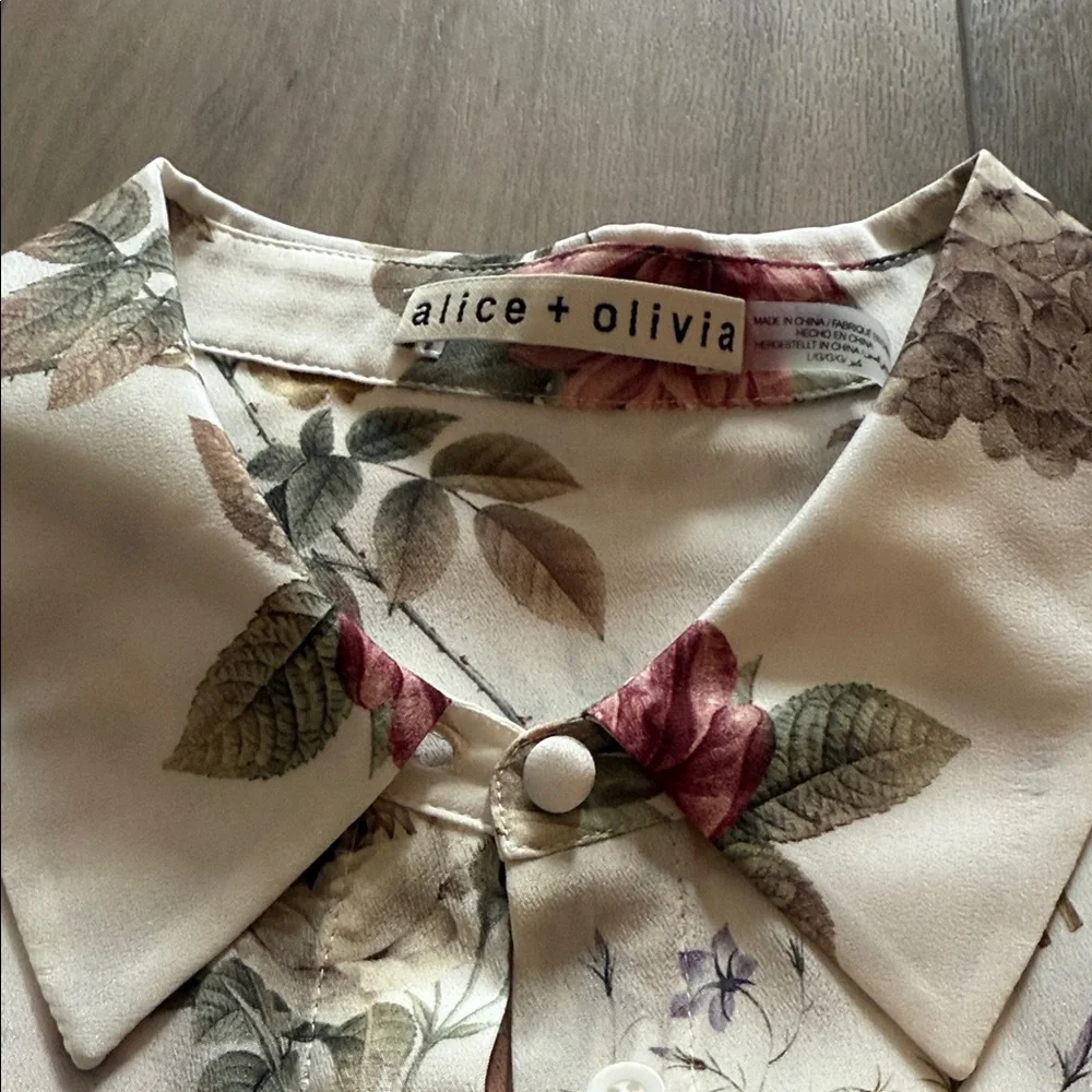 Alice + Olivia Willa Floral Silk Blouse in Floral Pattern. New without tags. - Picture 10 of 14